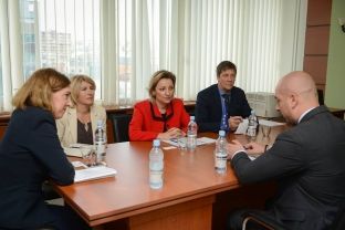 Apostolova i thotë Simiqit se duhet kthyer në institucione të Kosovës