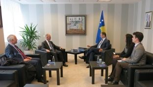 Kuçi priti në takim shefin e OSBE-së në Kosovë, Jan Braathu