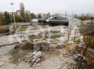  Aposotolava në Mitrovicë flet për bashkimin e qytetit, Rakiq referohet me Kosovë e Metohi [video]