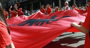 Dokumenti i CIA-s: Trojet shqiptare bashkohen në 2035