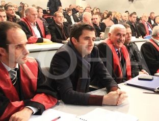 Drenasin e presin zgjedhjet e jashtëzakonshme