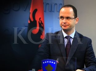 Bushati takohet me diasporën shqiptare në Ankara