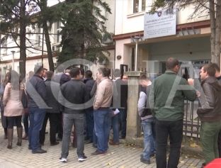 Ministria e Shëndetësisë nuk anulon konkursin për ndarje të specializimeve