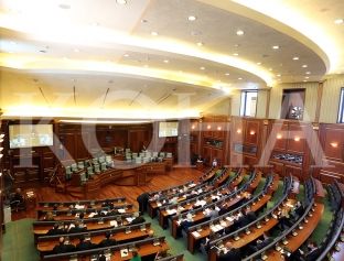 “Debati në Kuvend për vlerat e UÇK-së, ndërhyrje në gjyqësor”