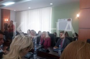 Çfarë parasheh “faza e tretë” e bisedimeve Kosovë – Serbi [video]