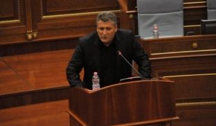 Berisha-Kuçit: Kur unë kam qenë në burg, ti ke qenë milic në Vushtrri