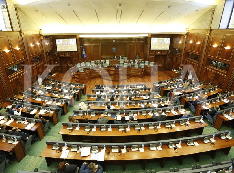 Debat me përplasje, akuza e fyerje për mbrojtjen e vlerave të UÇK-së [video]