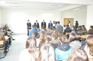 MASHT ndan bursa për nxënësit e Gjimnazit të Specializuar Matematikor