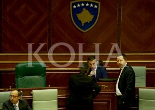 KDI thotë se dje në seancën Veseli përdori standard të dyfishtë ndaj deputetëve