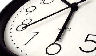 Nesër ndërrohet ora