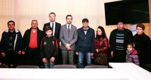 Oda Amerikane dhe Ministria e Punës i bëjnë me shtëpi katër familje të pastreha