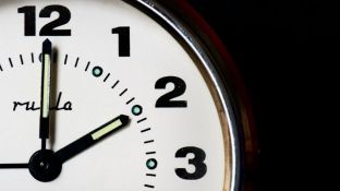 Një orë gjumë më shumë për gjumashët