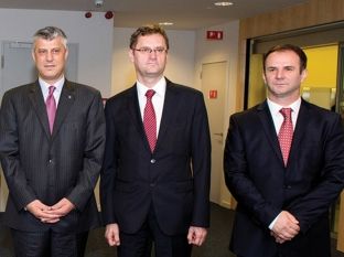 Hashim Thaçi synon komandën e dialogut me Serbinë