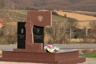 Afrim Zhitia dhe Fahri Fazliu nderohen në 27 vjetorin e rënies