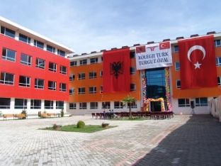 Turqia insiston në mbylljen e disa shkollave në Shqipëri