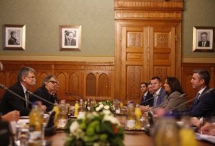 Hungarezët i premtojnë mbështetje për viza dhe 150 milionë euro projekte Veselit