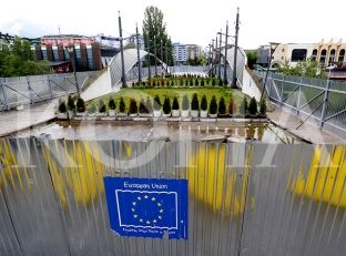  Veriorët kërcënojnë me kthimin e barrikadave