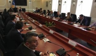 Fillon takimi i Thaçit me subjektet politike, mungon opozita