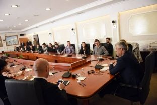 Thaçi bindet nga 30 të rinj serbë e shqiptarë se e ardhmja mes dy shteteve është paqja