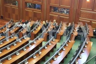 Opozita tregon se kur do të ulej në tryezë me Hashim Thaçin [video]