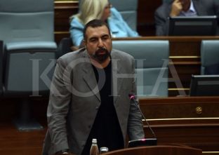 Fisnik Ismaili, i tronditur nga vdekja e papritur e bashkëpartiakut të tij, Astrit Dehari