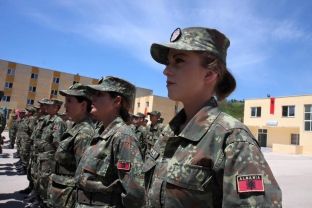 Shqipëria gati të dërgojë trupa ushtarake me NATO-n në kufi me Rusinë