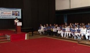  Shqiptarëve në Amerikë nga Prishtina u kërkohet që të votojnë për Clintonin