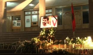 Tirana sot homazhe për Astrit Deharin