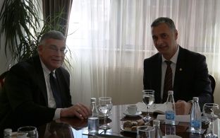 Kryeprokurori Schwendiman në Kosovë, takohet me Lumezin