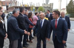  Isa Mustafa sot ishte në Drenas