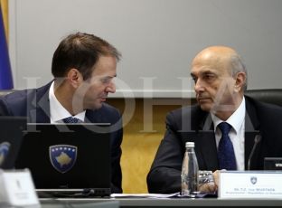  S’ka riformatim të thellë, Qeveria e Kosovës mbetet me numër enorm të ministrave