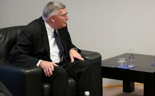  Schwendiman paralajmëron veprime të shpejta të Speciales