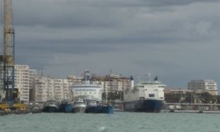 Moti i keq në Vlorë, 300 pasagjerë të bllokuar në det