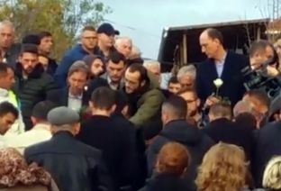 Mes lotësh, varroset Astrit Dehari