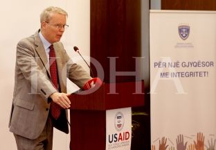 Delawie shpreson të vazhdojë të jetë ambasador i SHBA-ve në Prishtinë