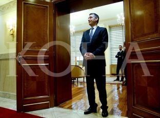 Veseli mezi pret të bashkëpunojë me Trumpin