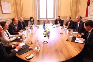 Hoxhaj kërkon investime nga Zvicra e Lihtenshtajni, flet për pensionet e kosovarëve në Zvicër