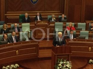 Johnson kërkon nga Kosova vendosjen e njerëzve në pozita sipas meritave