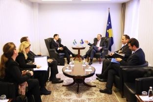  Hoxhaj pret delegacionin nga MPJ-ja suedeze