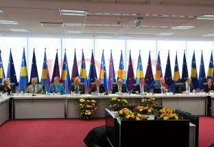 Hahn në Prishtinë, liberalizimi i vizave larg [video]