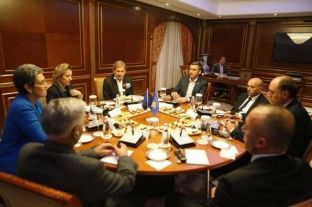  Përfundon takimi i krerëve politikë me Hahnin e Lunaçekun