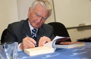 Ndahet nga jeta profesor Arben Puto