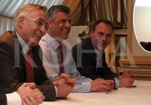 Krasniqi: Bashkëluftëtarët e Thaçit prapa grilave, kriminelët përtej urës duke u futur në Qeveri