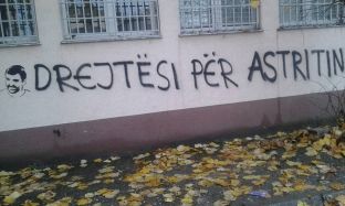 “Drejtësi për Astritin” në murin e burgut ku vdiq [foto]