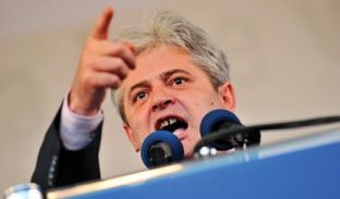 Ali Ahmeti pengohet për të hyrë në Kumanovë, reagon BDI [video]