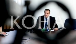 Ahmeti e quan “tmerr” përfaqësimin e Kosovës për kod telefonik