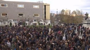 Përfundon protesta për Astrit Deharin