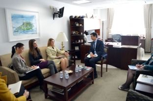 Hoxha në SHBA merr përkrahje për fuqizimin e sundimit të ligjit