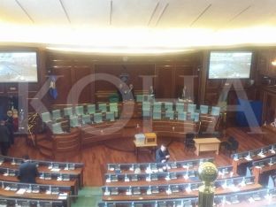Seanca e Kuvendit shtyhet për orën 14