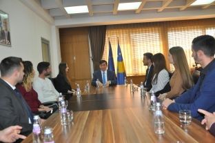 Në Ditën e tyre, ministri u premton studentëve më shumë bursa